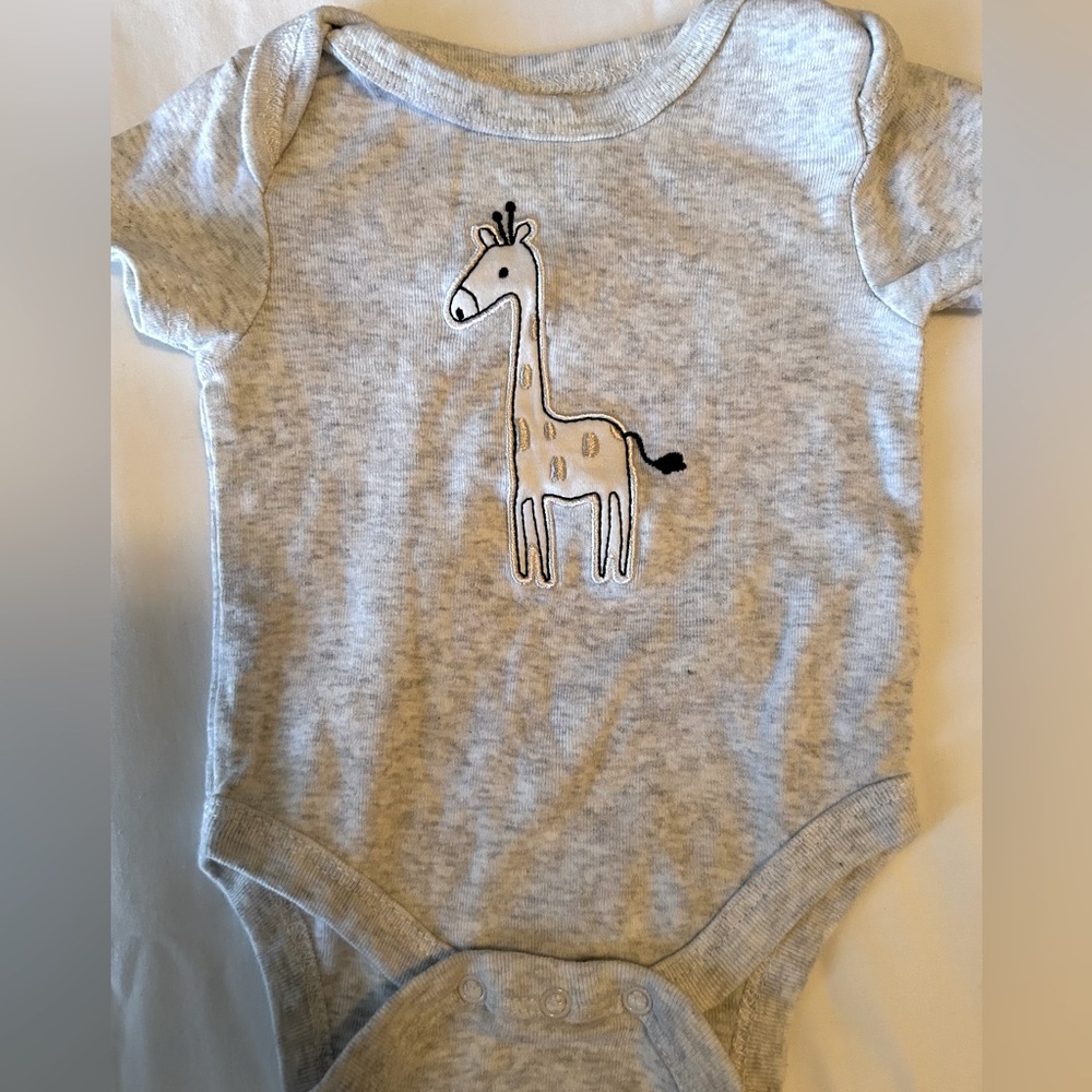 Baby Small Giraffe onesie (really cute) 🦒